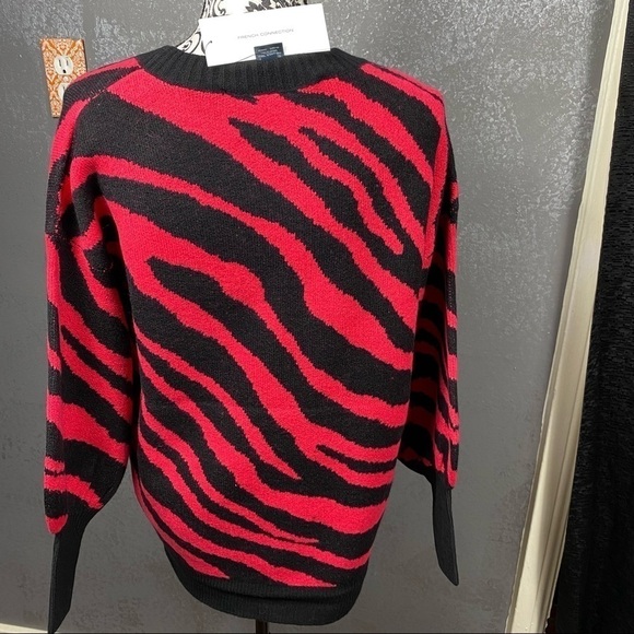 French Connection TIGER JACQUARD CREW NECK SWEATER. Pink and black. Winter warm - Picture 10 of 13